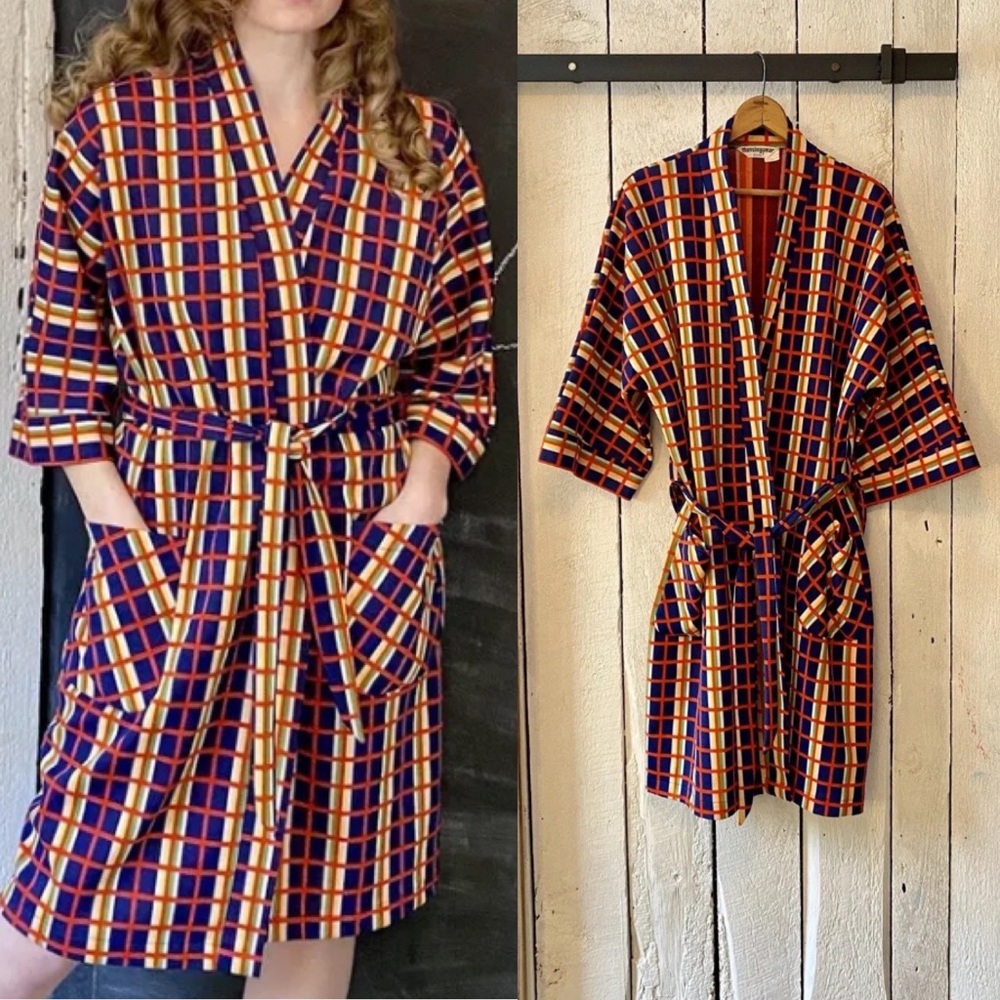 Vintage 70s Multicolor Geometric Stripe Polyester Robe by Munsingwear sz S to XL